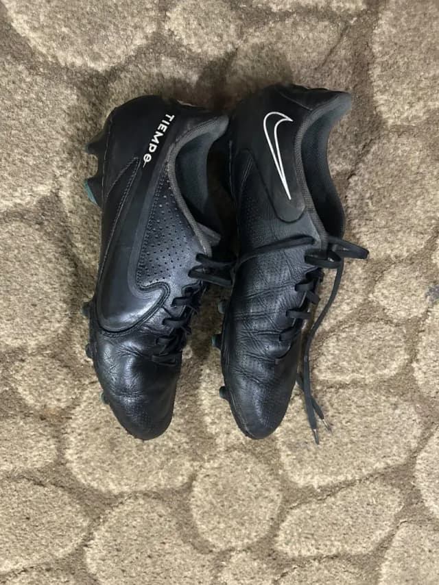 nike tempo black colour