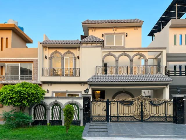 10 Marla Spanish House For Sale In Formanite Block N Lahore