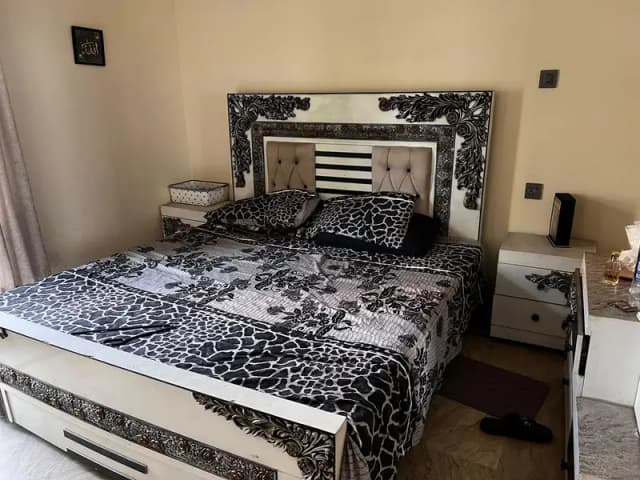 bed set with mattress and dreessing