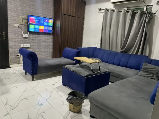 Furnished room available for rent in E11 2