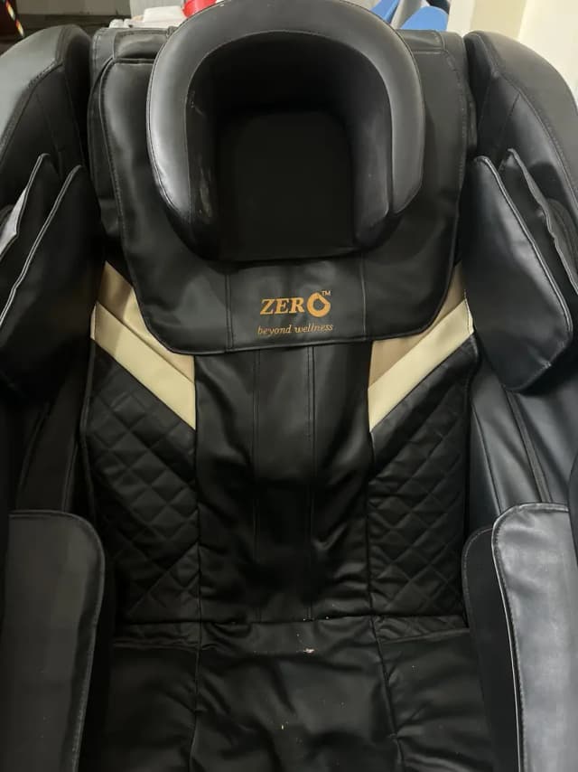 Zero Gravity Massage Chair | Full Body Relaxation | Excellent Conditi