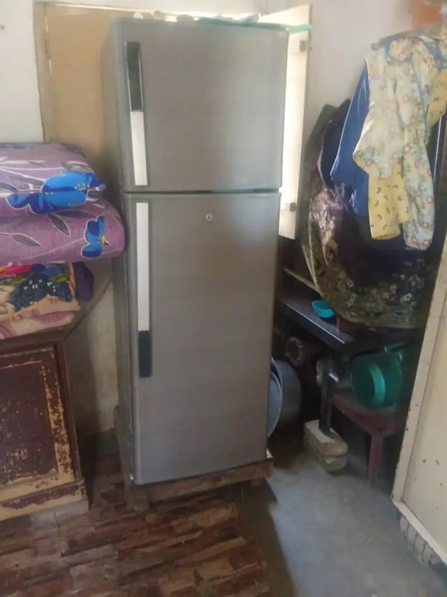 fridge refrigerator