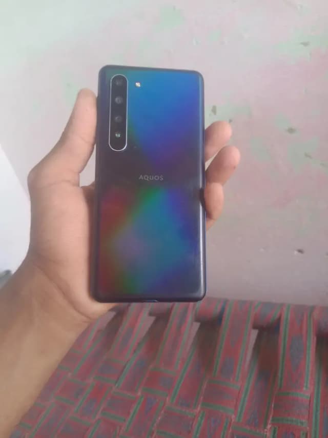 Sharp Aquos R5G