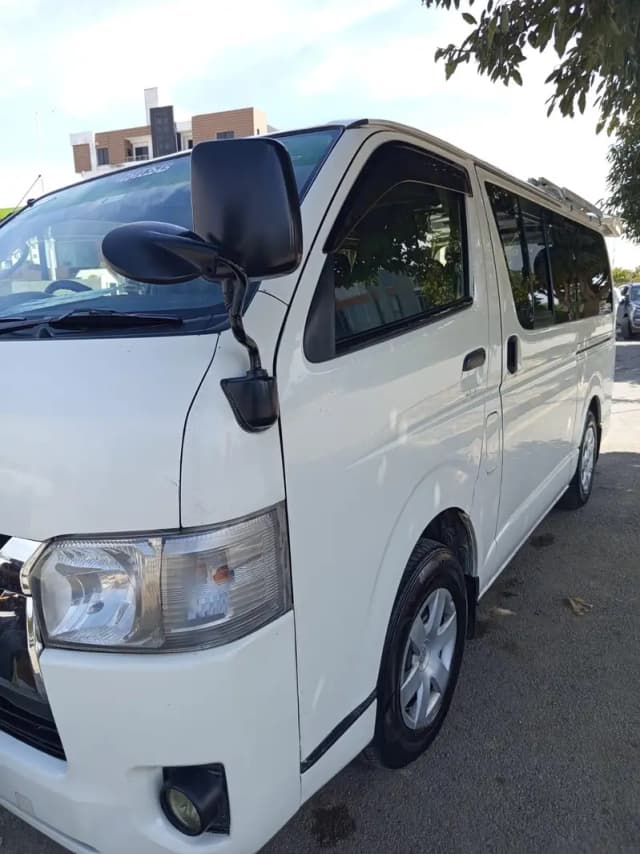 Toyota Hiace 2012