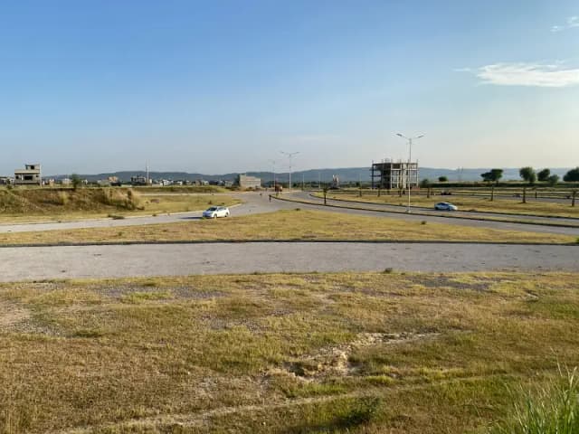 G-BLOCK, B-17, TOP LOCATION PLOT FOR SALE