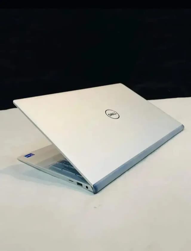 Dell laptop Core i7 11th Generation ` apple i5 10/10 i3 Good Working