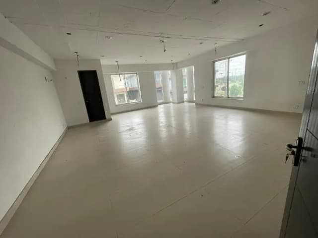 3 MARLA OFFICE SPACE AVAILABLE NEAR PAK ARAB