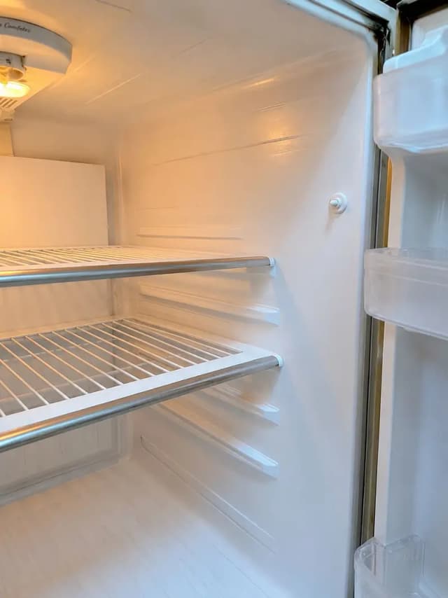 Urgent!!!! Dawlance fridge for sale.