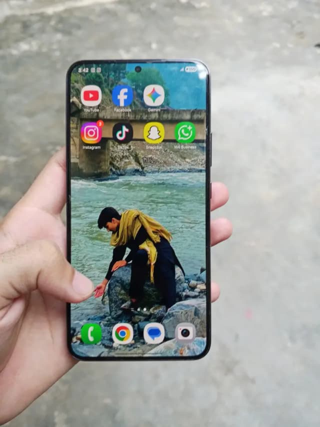 Samsung Mobile S22 Plus
