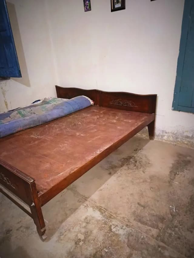 2 Old-Style Wooden Single Beds – Good Condition