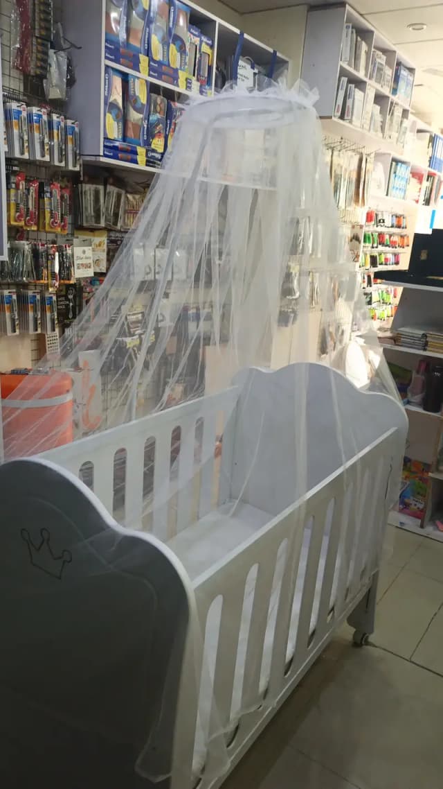 BABY KOT WITH NET ROOF