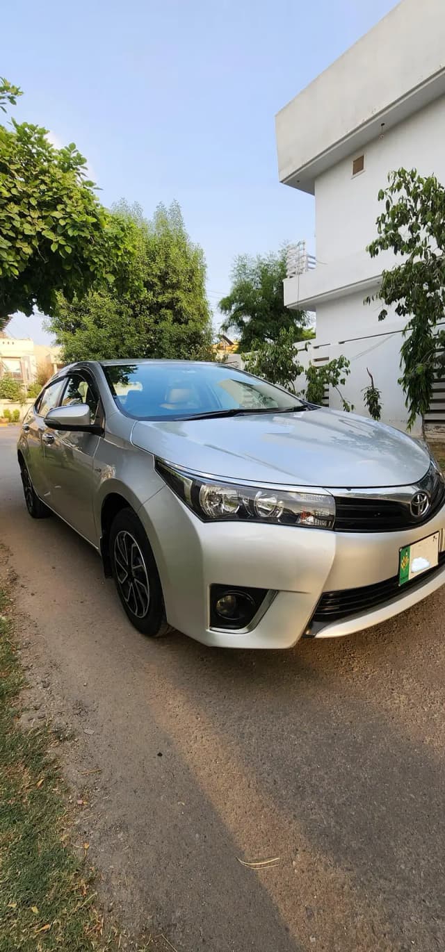 Toyota Corolla GLI 2017(1st owner) total genuine