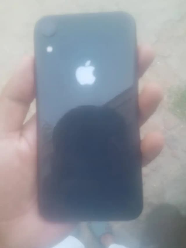 I phone xr Brand Condition Battery health 82 number 03281245029