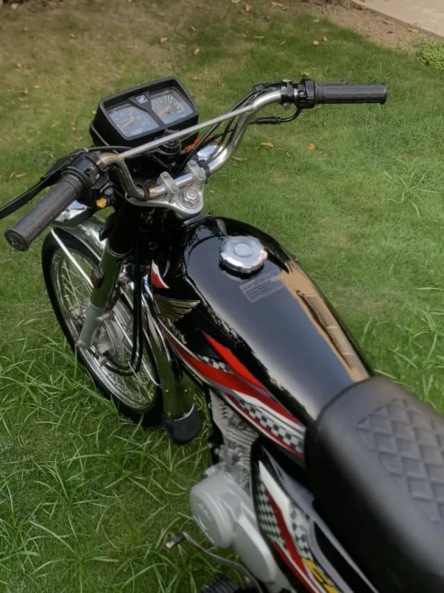 Honda 125 (2024) Brand new Condition (7900km) urgent sale