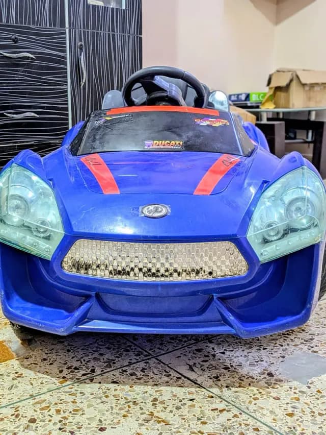 Kids Car Dual Motor 10/9 Condition no any fault Music system new
