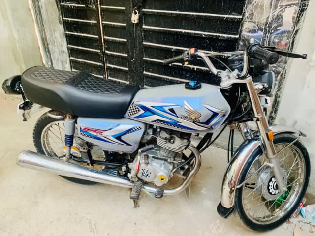 # Honda CG 125 2023 Model | Total Genuine Condition | Lahore Number