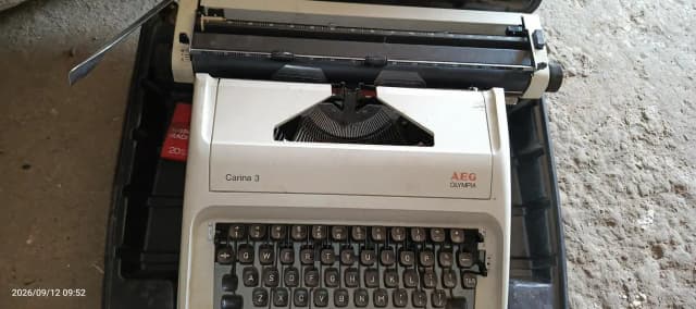AEG Olympia Carina 3 Vintage Typewriter with Hard Case