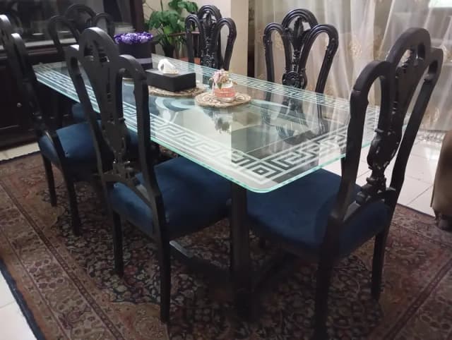 Dining table for sale