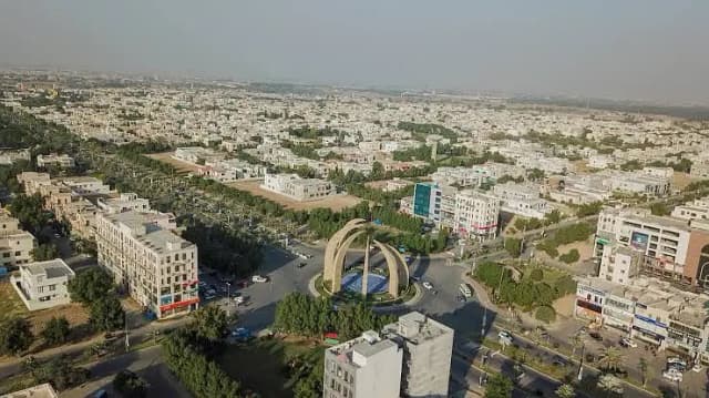 5 MARLA COMMERCIAL PLOT FOR SALE AT BUILDER LOCATION IN BAHRIA TOWN LAHORE