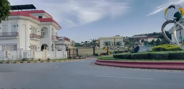 4 Kanal Hill Top Heighted Back Open Sunfacing Solid and Level Plot for sale. Dem 12 Crore Negotiable