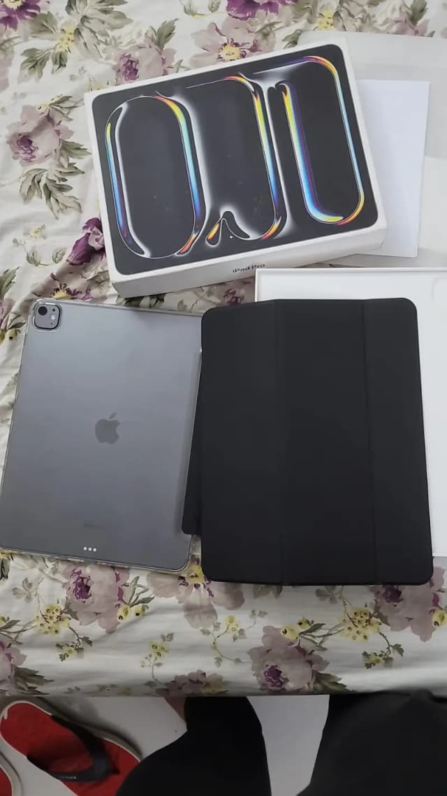 Ipad pro 13 inch m4 wifi+cellular 512gb urgent sale 03258068238