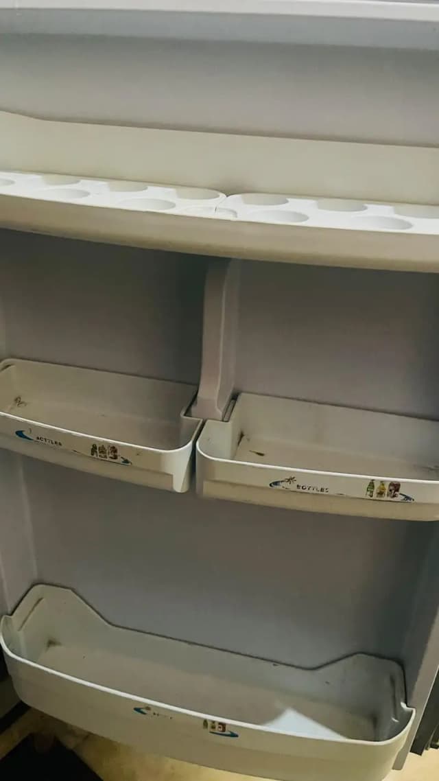 Medium size refrigerator  Medium Size Refrigerator – Good ConditionMed