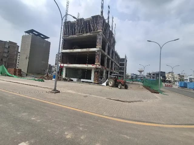 590 Scft Ground Shope Facing Park Corner For Sale In One Year Instalment Possation In 6 Month