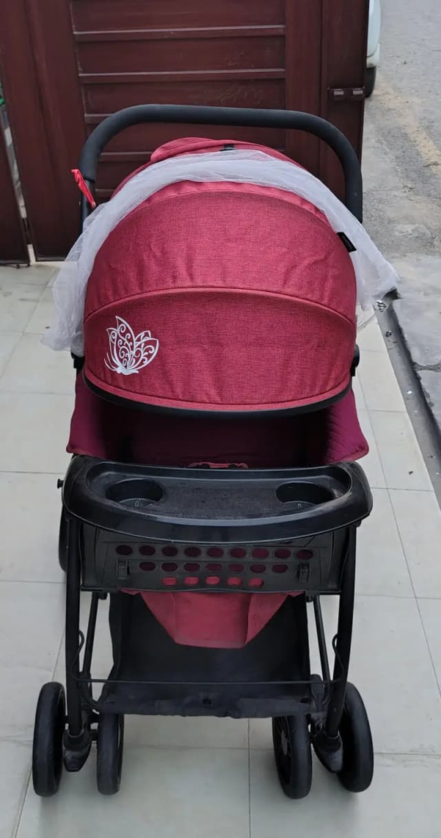 Baby Stroller / Pram – Excellent Condition – Foldable