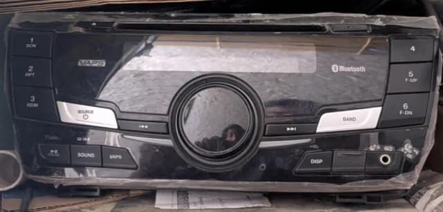 Toyota original sound system cd player Bluetooth