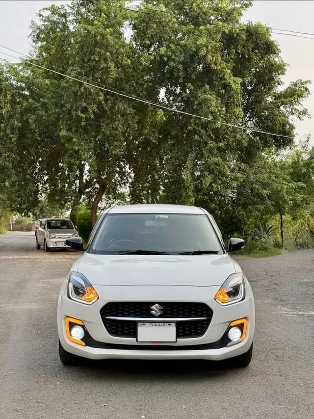 Suzuki Swift GLX 2024