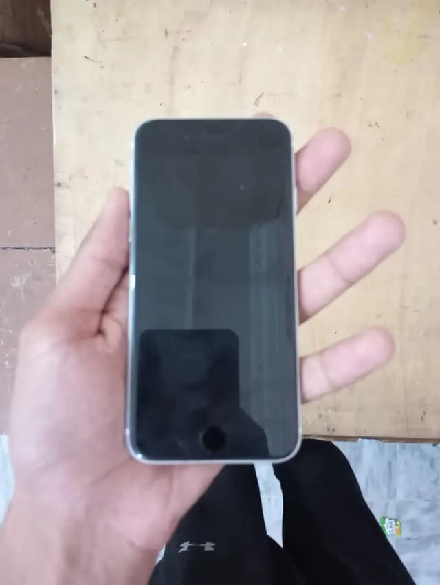 Apple iPhone SE