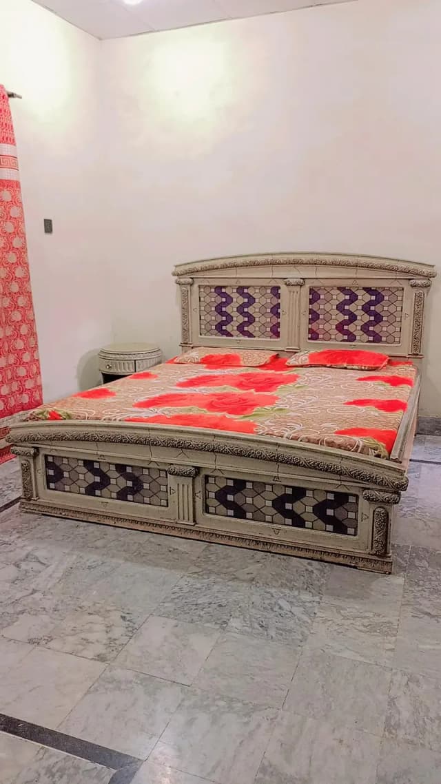 Unique Bed Set Urgent For sale