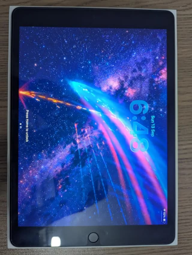 iPad 9th gen 256gb (original box + cable] [10/10]