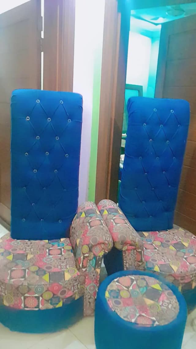 2 chairs with table