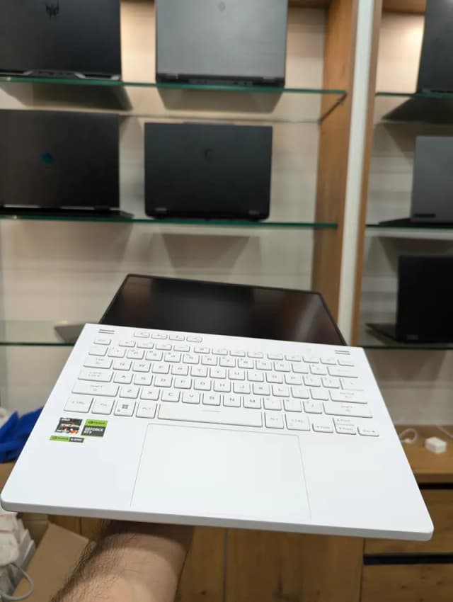 AMD Ryzen 7 7735HS