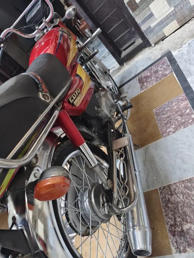 Honda bike CD 70cc 0328/31/60/580//urgent for sale model 2005