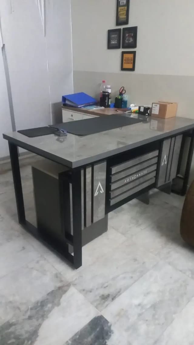 Office Furniture for Sale – Executive Tables, Workstation & Chairs