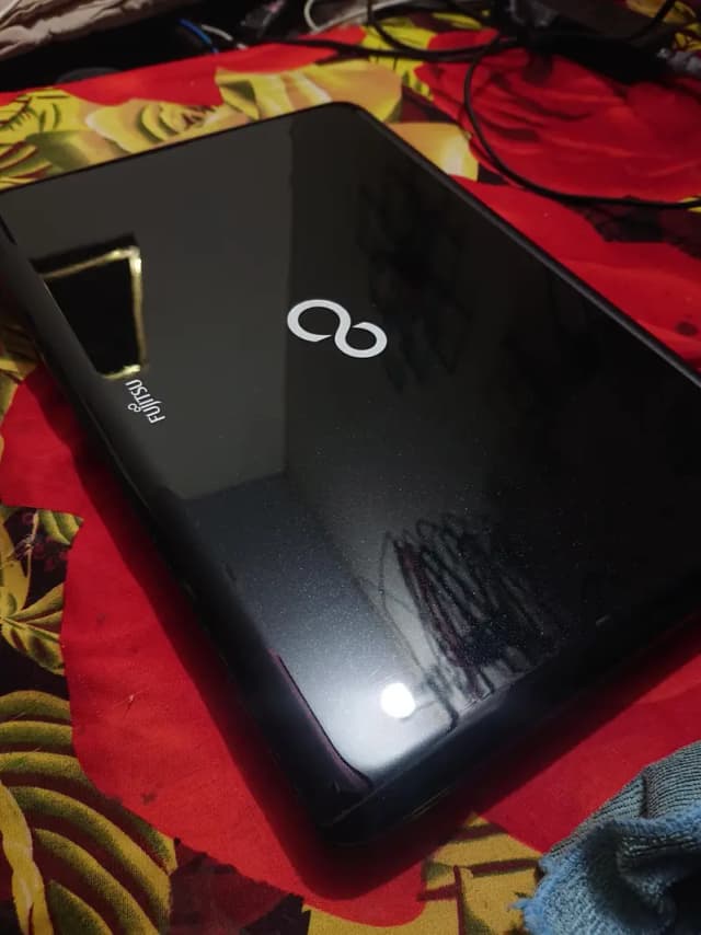 Fujitsu Lifebook Ah530