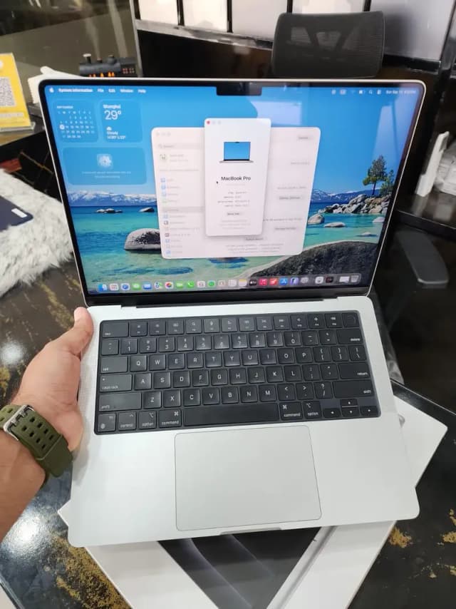 MacBook M3 pro 8/512 condition 10/10