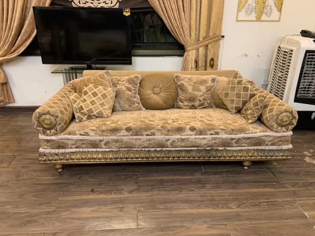 classic royal sofa set with cushions