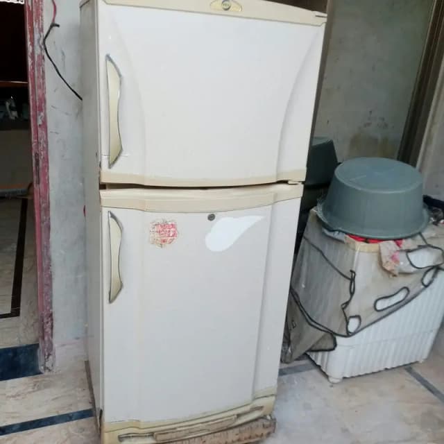 Fridge Available For Sale condition Normal B's cooling achi karti