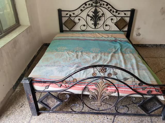 iron bed