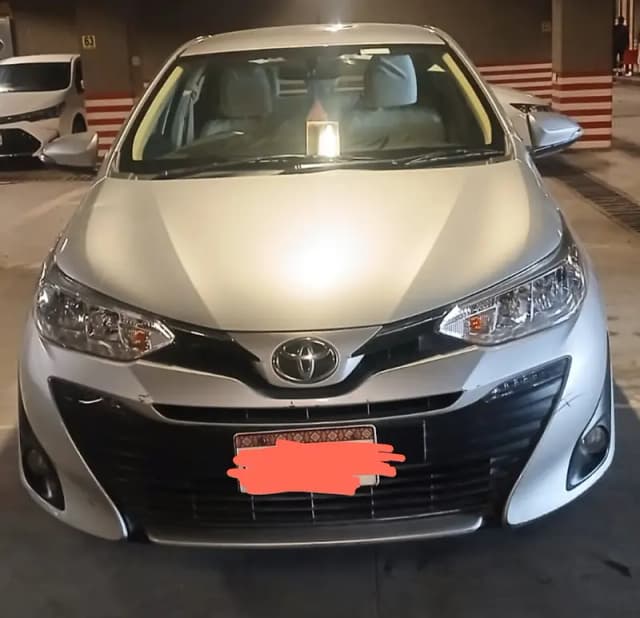 2021 manual petrol silver Yaris