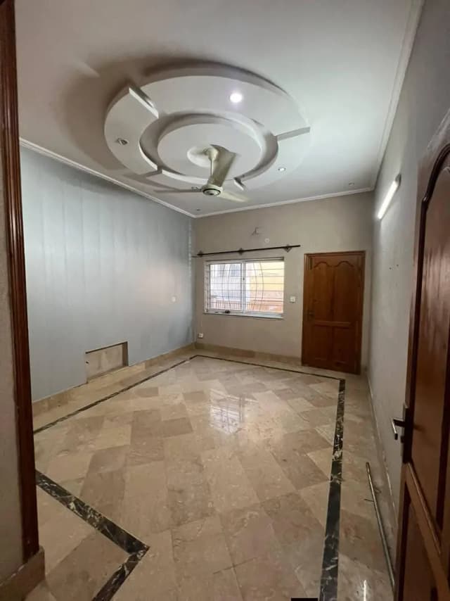 G-11/2 Size 30*60  Upper Floor Portion For Rent