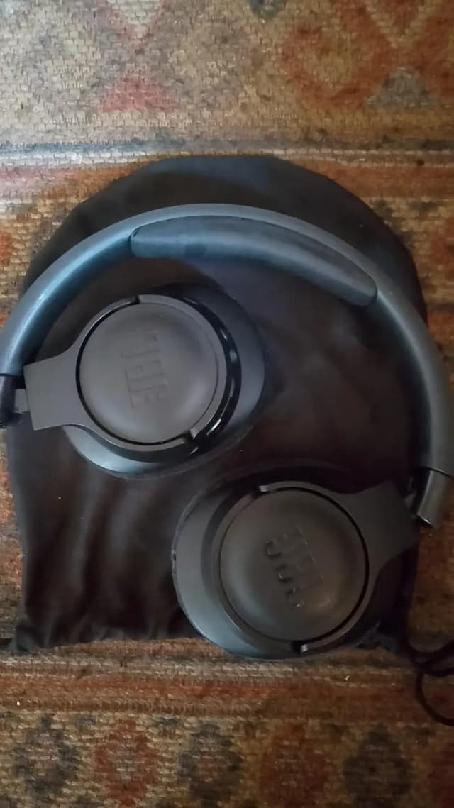 jbl 750 by wireless headphones like bose,Sony,jbl