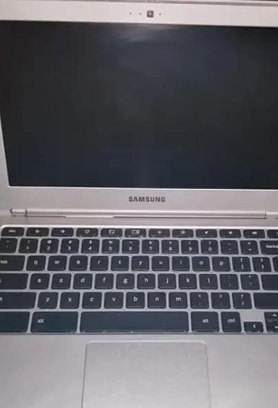 SAMSUNG CHROME BOOK.
