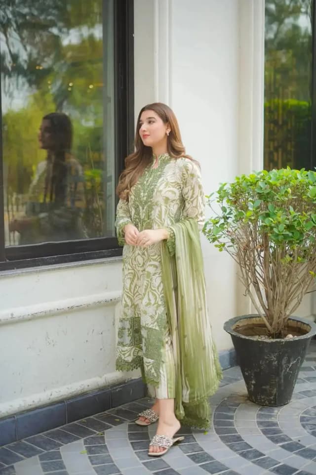 3 PCs women's  unstitched printed suit