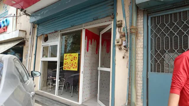 Shop for rent in Muslim town main road Main Chok very rushi area good location best for pharmacy and ice cream shop and other garments shop