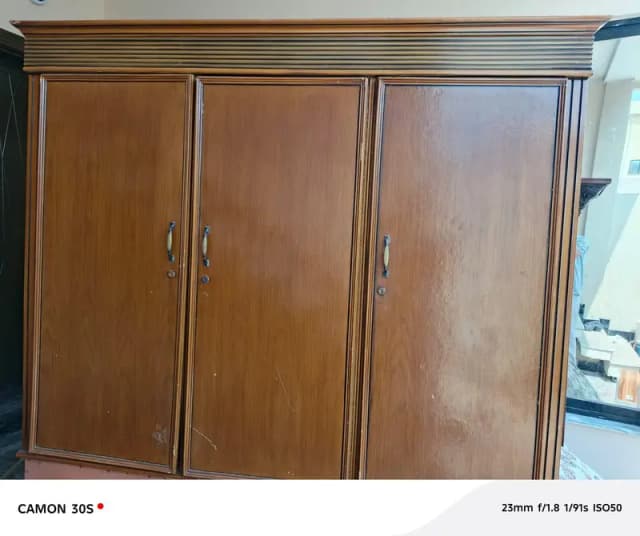 3 door wardrobe 2 piece in very good condition