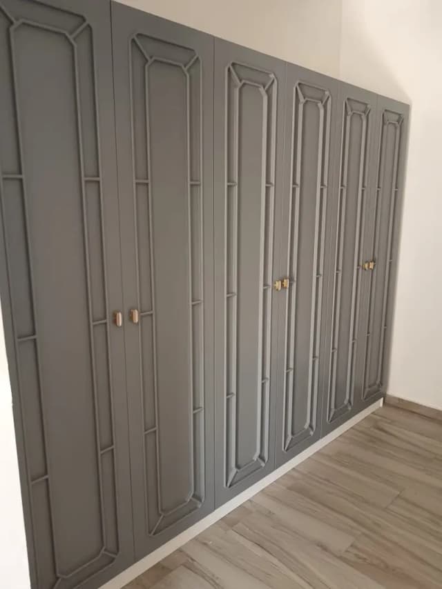 Modern 4-Door Wardrobe with Mirror - Silver/Gray Wood Wardrobes